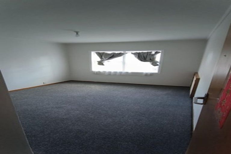 Photo of property in 327 Wairau Road, Totara Vale, Auckland, 0627