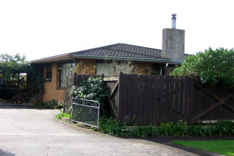 Photo of property in 2 Humphries Place, Awapuni, Palmerston North, 4412