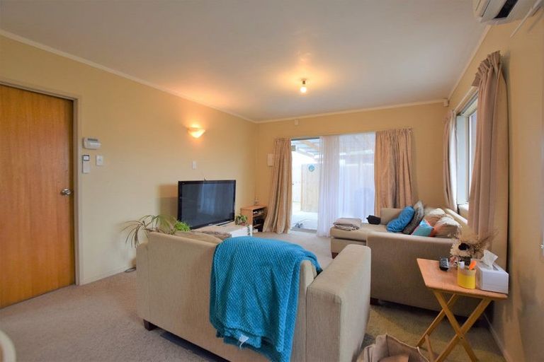 Photo of property in 1/33 Blacklock Avenue, Henderson, Auckland, 0612