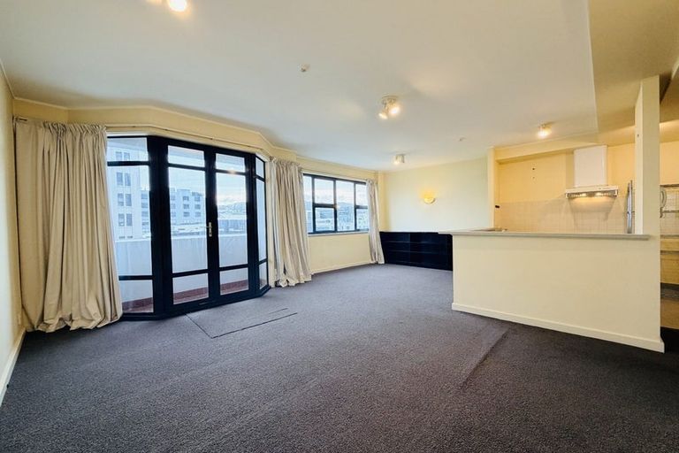 Photo of property in 17 Kent Terrace - Kent Apartments, 3e/16 Kent Terrace, Mount Victoria, Wellington, 6011