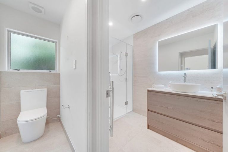 Photo of property in 2/22 Sandiacre Way, Browns Bay, Auckland, 0630