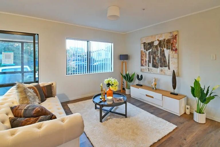 Photo of property in 1/11 Barneys Farm Road, Clendon Park, Auckland, 2103