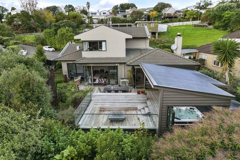 Photo of property in 16 Renlee Place, Shelly Park, Auckland, 2014