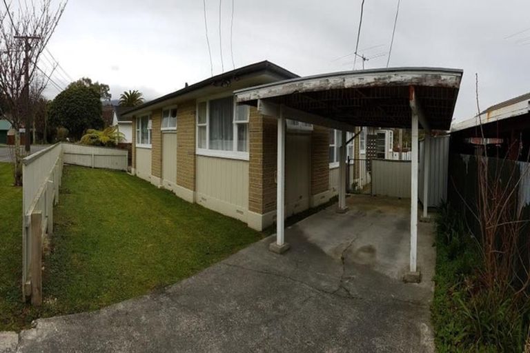 Photo of property in 1/6 Moeraki Road, Maoribank, Upper Hutt, 5018