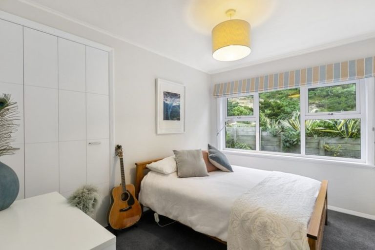 Photo of property in 77 Mantell Street, Seatoun, Wellington, 6022