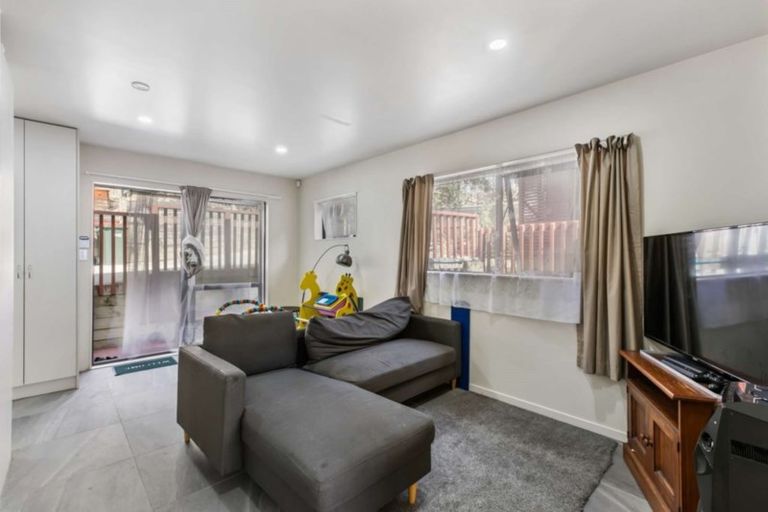 Photo of property in 39a Evelyn Road, Cockle Bay, Auckland, 2014