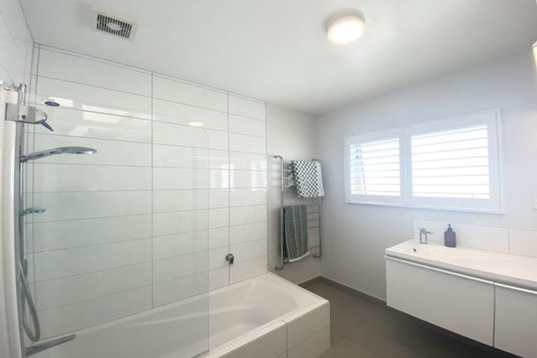 Photo of property in 2/43 Toroa Street, Torbay, Auckland, 0630