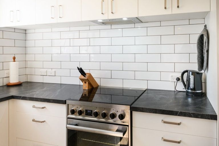 Photo of property in 43 Ihle Street, Terrace End, Palmerston North, 4410