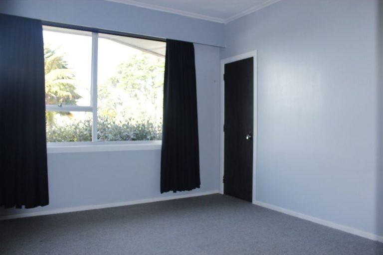 Photo of property in 14 Lilburn Crescent, Massey, Auckland, 0614