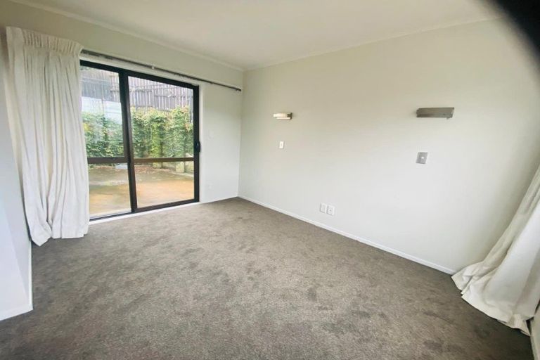 Photo of property in 27 Hale Crescent, Bayview, Auckland, 0629
