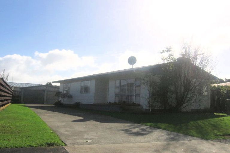 Photo of property in 37 Kimberley Grove, Westbrook, Palmerston North, 4412