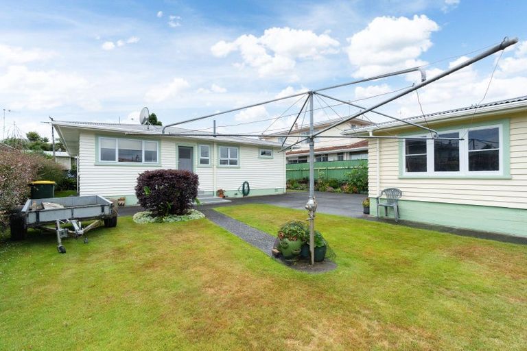 Photo of property in 9 Chester Street, Levin, 5510