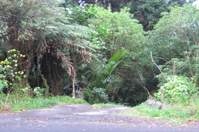 Photo of property in 2 Hollywood Avenue, Titirangi, Auckland, 0604