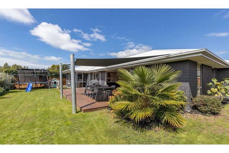 Photo of property in 8 Polish Settlers Place, Marshland, Christchurch, 8083