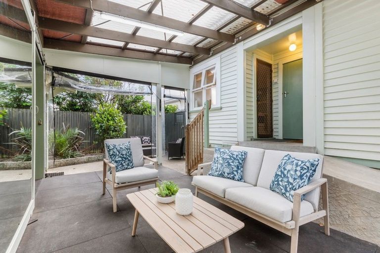 Photo of property in 143 Queen Street, Pukekohe, 2120