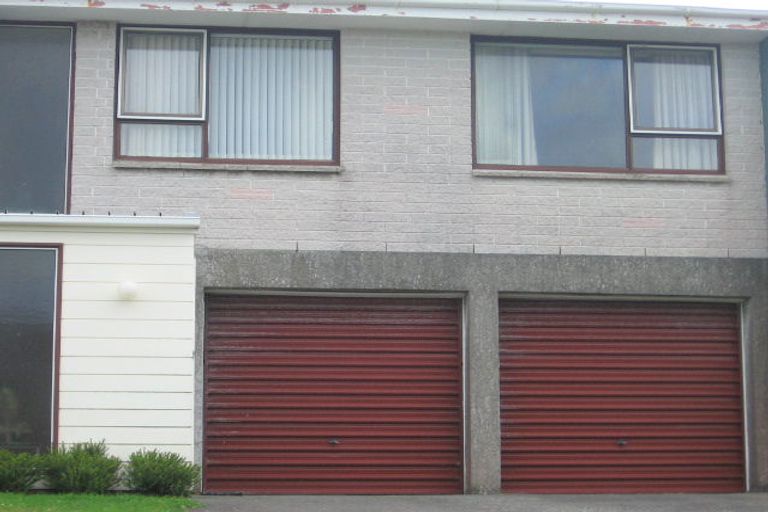 Photo of property in 29 Akaroa Drive, Maupuia, Wellington, 6022