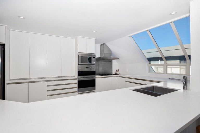 Photo of property in 2/28 The Mall, Mount Maunganui, 3116