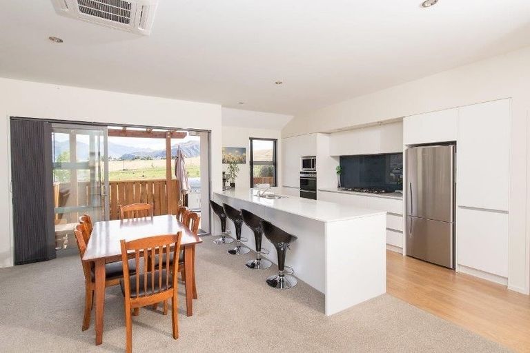 Photo of property in 10 Makomako Road, Wanaka, 9305