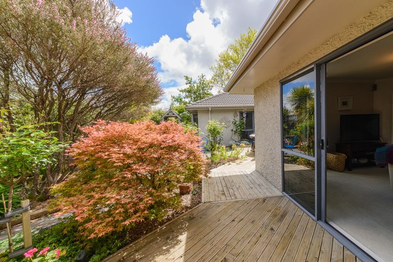 Photo of property in 24 Greenwood Place, Fitzherbert, Palmerston North, 4410