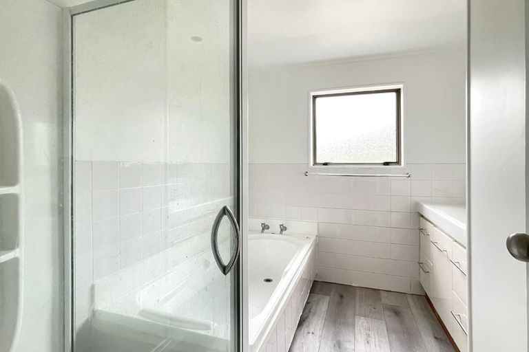 Photo of property in 38 Fitzherbert Avenue, West Harbour, Auckland, 0618