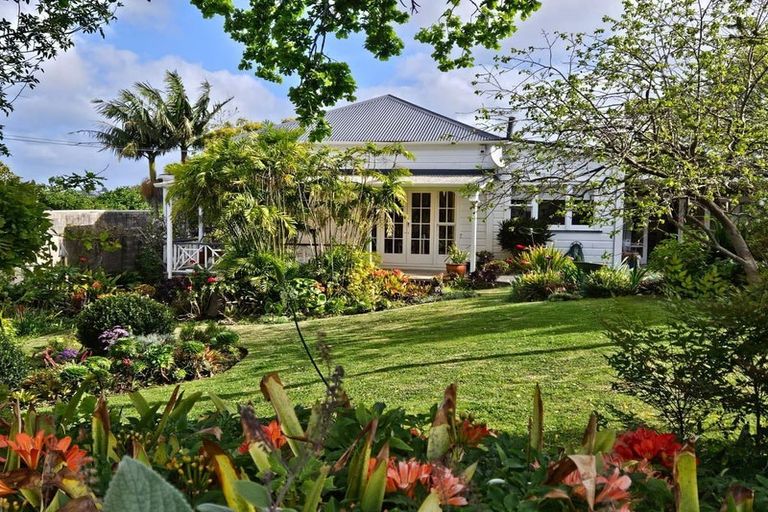 Photo of property in 12 Grey Street, Regent, Whangarei, 0112