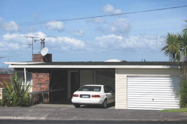 Photo of property in 11 High Road, Glenfield, Auckland, 0629