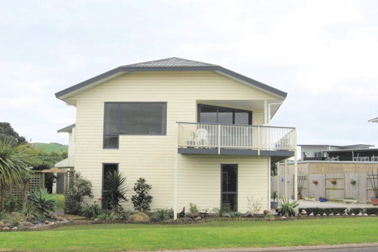 Photo of property in 1 Surf Street, Whitianga, 3510