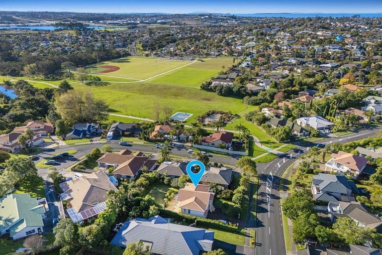 Photo of property in 31 Goldfinch Rise, Unsworth Heights, Auckland, 0632