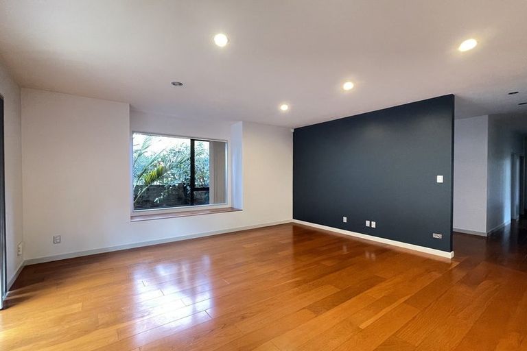 Photo of property in 96 Tiriwa Drive, Massey, Auckland, 0614