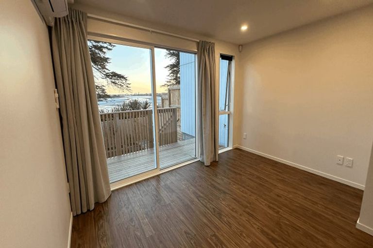 Photo of property in 24 Ramwall Place, Weymouth, Auckland, 2103