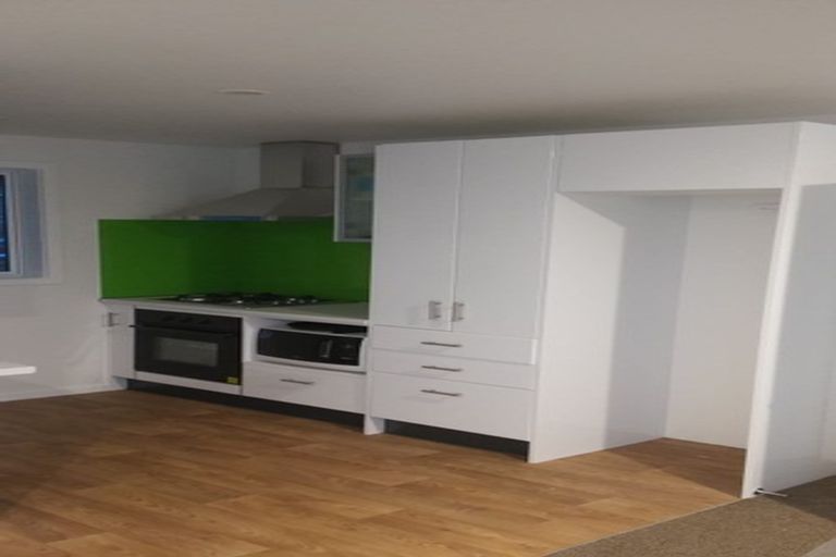 Photo of property in 104b Glanmire Road, Newlands, Wellington, 6037