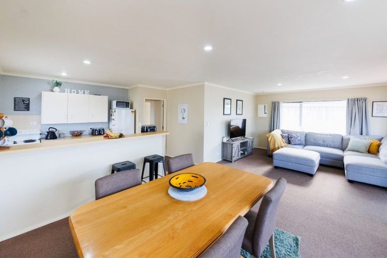 Photo of property in 1 Crewe Crescent, Hokowhitu, Palmerston North, 4410