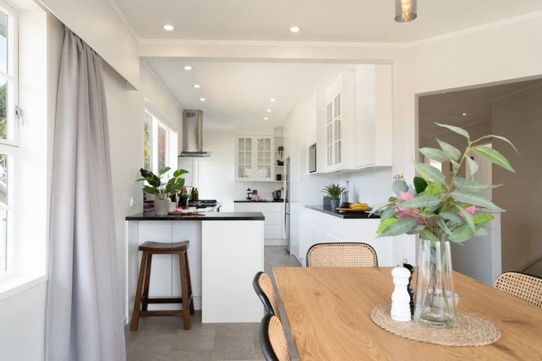 Photo of property in 24 Oriel Avenue, Tawa, Wellington, 5028