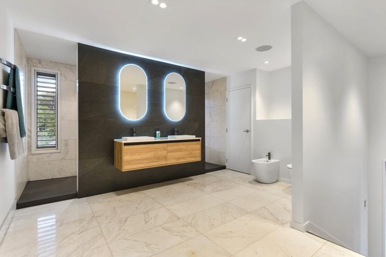 Photo of property in 194 Greenhithe Road, Greenhithe, Auckland, 0632