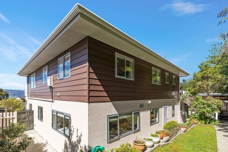 Photo of property in 15 Stanhope Grove, Korokoro, Lower Hutt, 5012