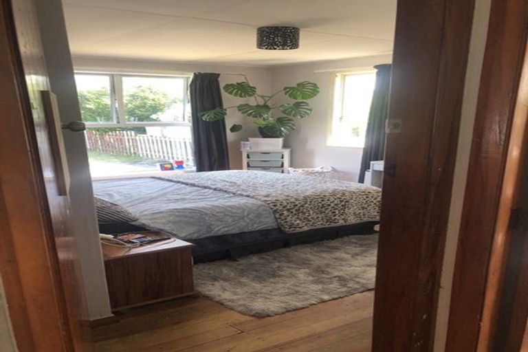 Photo of property in 2 Sutton Place, Hawera, 4610