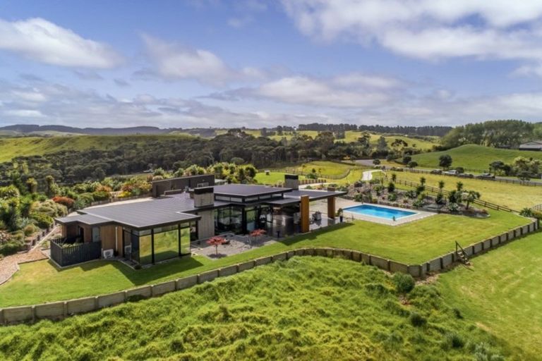 Photo of property in 14 Tuparekura Road, South Head, Helensville, 0874