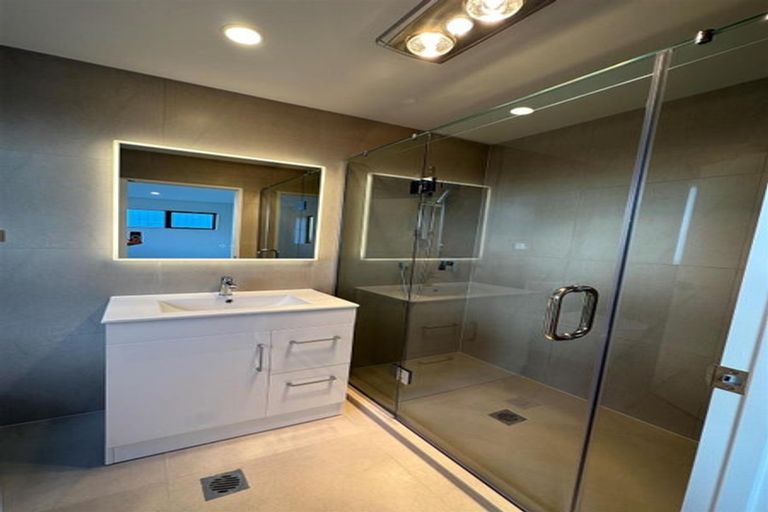 Photo of property in 40b Crestview Rise, Papakura, 2110