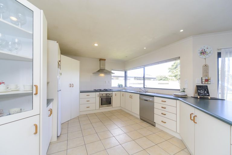 Photo of property in 110 Peter Hall Drive, Kelvin Grove, Palmerston North, 4414