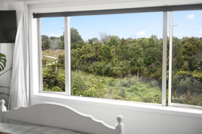 Photo of property in 194 Saint James Drive, Huntington, Hamilton, 3210