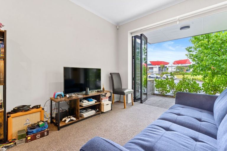 Photo of property in 1/7 Uku Lane, Hobsonville, Auckland, 0616
