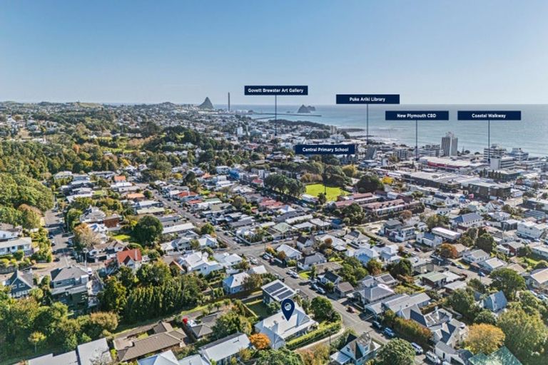 Photo of property in 62 Gilbert Street, New Plymouth, 4310