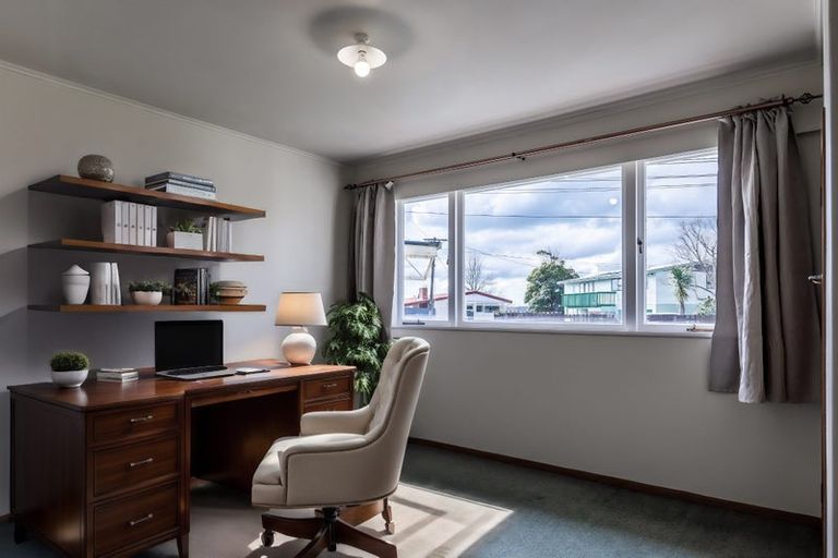 Photo of property in 15 Chorley Avenue, Massey, Auckland, 0614