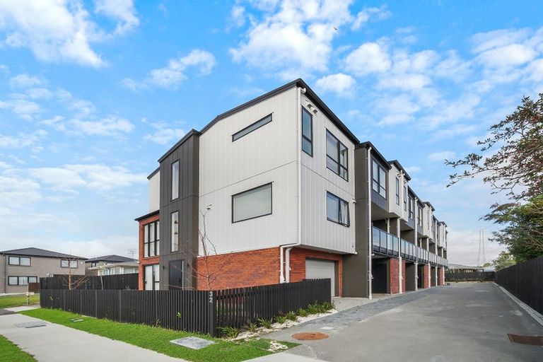 Photo of property in 8/32 Tiraumea Drive, Pakuranga, Auckland, 2010