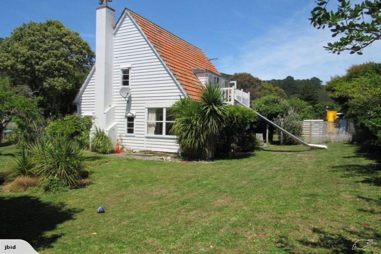 Photo of property in 404 Muritai Road, Eastbourne, Lower Hutt, 5013