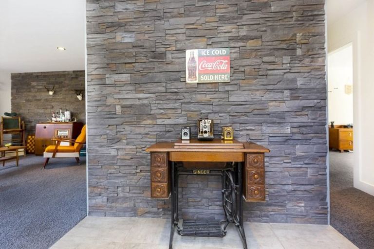 Photo of property in 50 Mount Marua Way, Timberlea, Upper Hutt, 5018