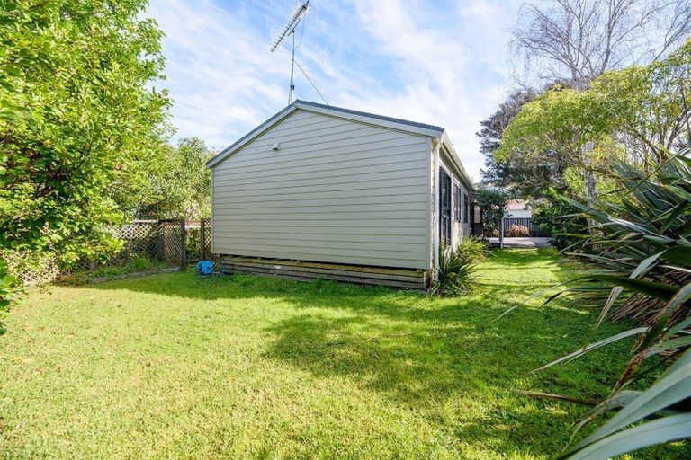 Photo of property in 2/19 Becroft Drive, Forrest Hill, Auckland, 0620