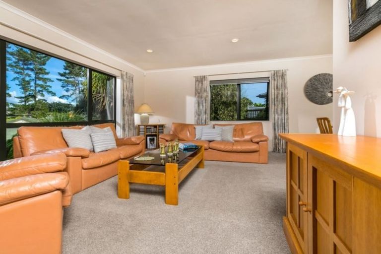 Photo of property in 13 Admirals Court Drive, Greenhithe, Auckland, 0632