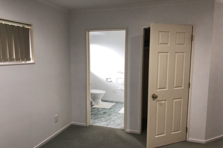 Photo of property in 33a Schnapper Rock Road, Greenhithe, Auckland, 0632