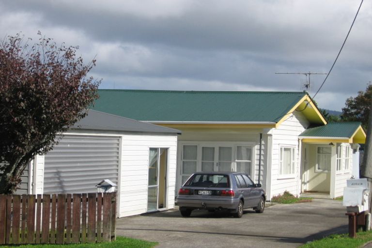 Photo of property in 67 View Road, Henderson, Auckland, 0612